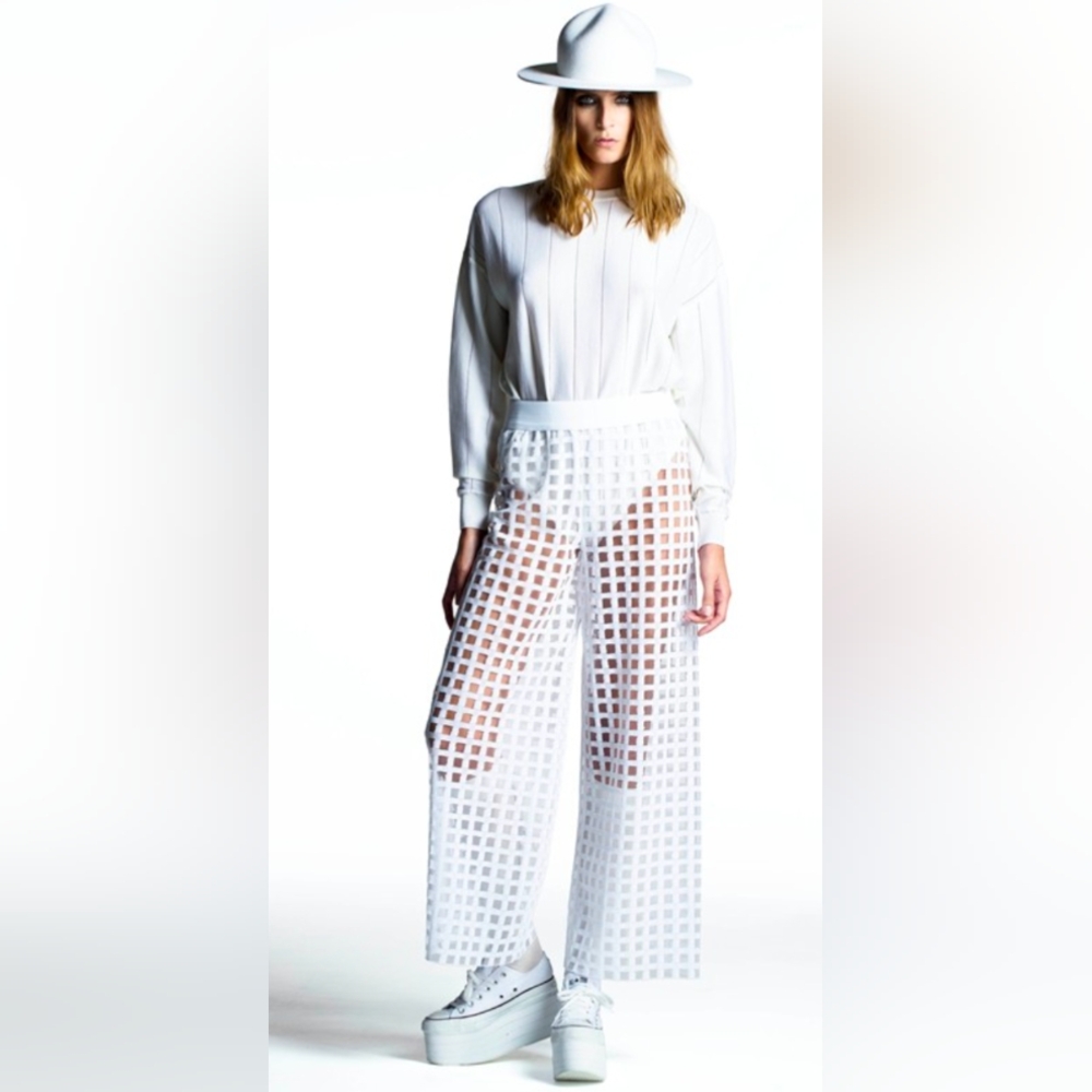 Piece d’Anarchive Paris White Hat